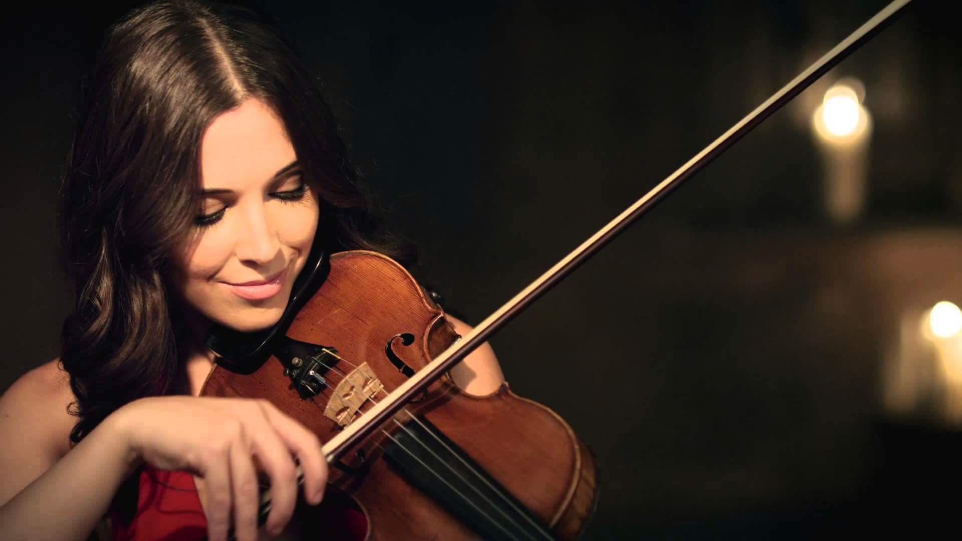 La Principessa, il Violino e il Sogno nel cassetto. Cecilia Crisafulli la violinista della Max Raabe & Palast Orchester.